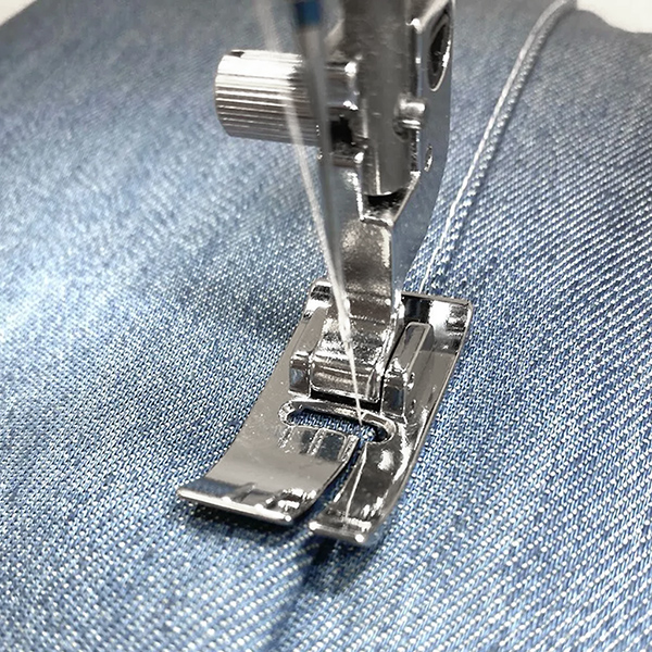 Лапка двухуровневая для отстрочки справа для машин с горизонтальным челноком undefined